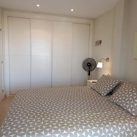 Modern Flat * カレタ・デ・フステ